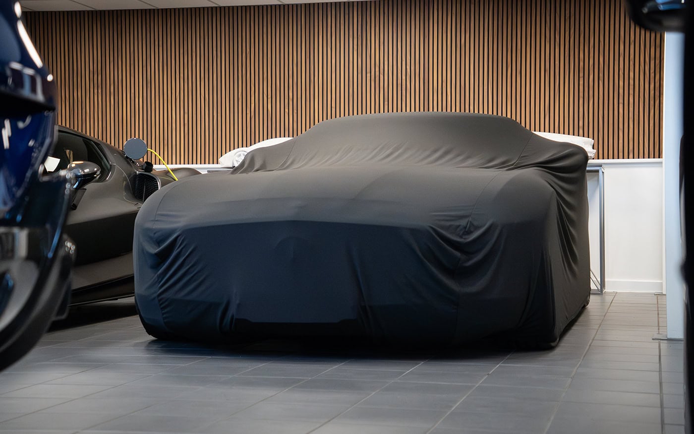 A Mercedes with a universal fitting indoor cover.